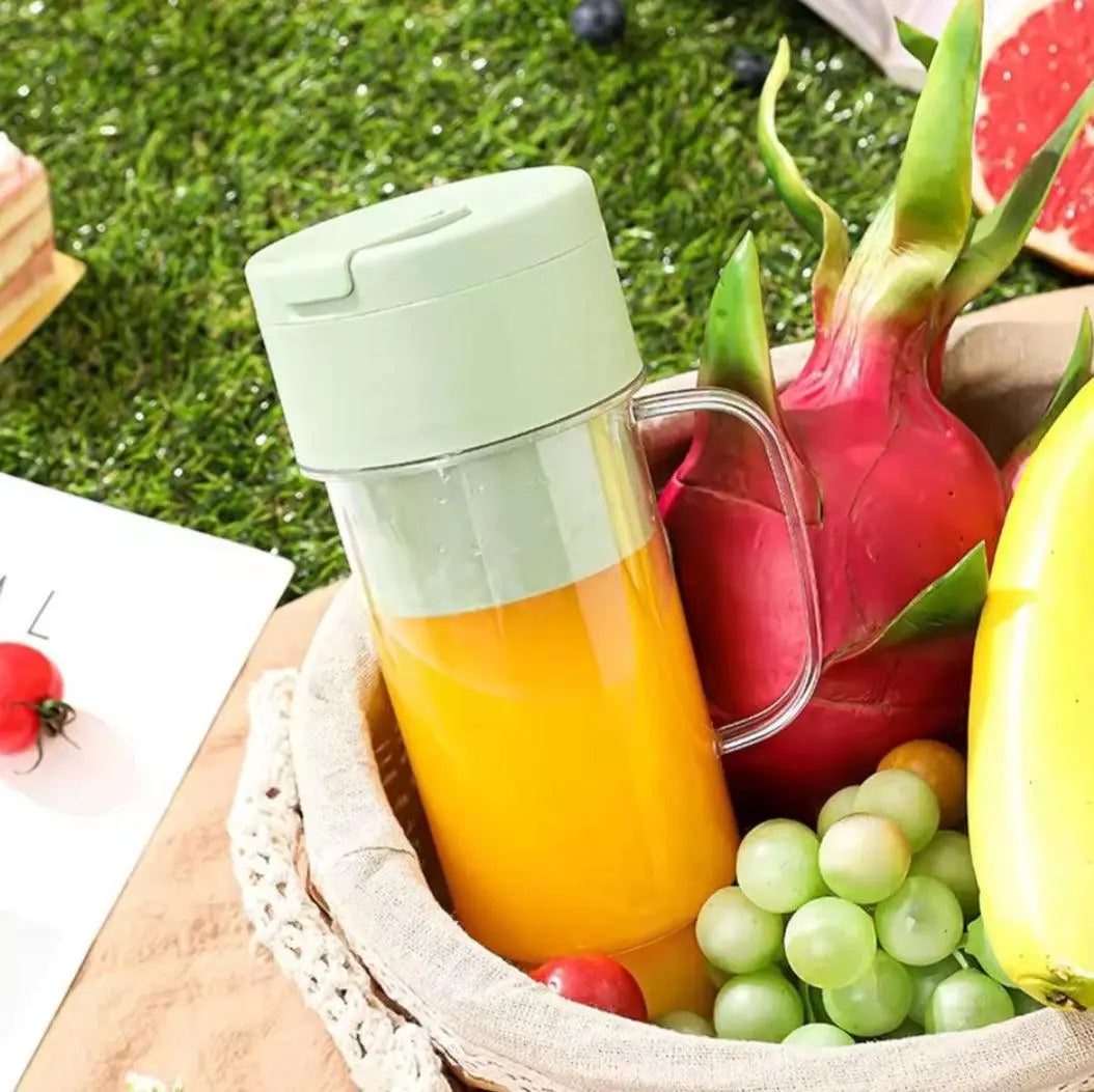 Rechargeable Fast Glass Juicer + Free Silicon Straw Home Decor Station